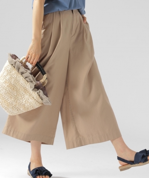 BAYFLOW（ベイフロー）の「GOOD PRICE／バックサテンワイドパンツ（その他パンツ・レディース・ベージュ/ブルー/カーキ・MEDIUM/SMALL）」の2枚目の写真