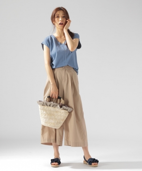 BAYFLOW（ベイフロー）の「GOOD PRICE／バックサテンワイドパンツ（その他パンツ・レディース・ベージュ/ブルー/カーキ・MEDIUM/SMALL）」の4枚目の写真