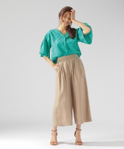 BAYFLOW（ベイフロー）の「GOOD PRICE／バックサテンワイドパンツ（その他パンツ・レディース・ベージュ/ブルー/カーキ・MEDIUM/SMALL）」の6枚目の写真