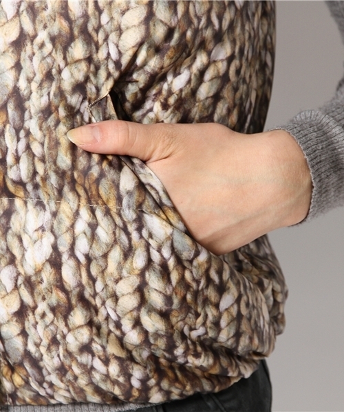 603（ロクマルサン）の「603 ニット柄プリントダウンベスト（ダウンベスト・レディース・ベージュ/ダークグレー・FREE）」の7枚目の写真