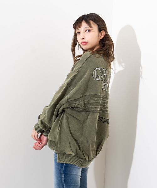 ROGER AND RAW（ロジャーアンドロウ）の「Roger＆Raw/Back JQクルーBIGスウェット（スウェット・レディース・スミクロ/グレー/ベージュ/カーキ/ブルー・M）」の4枚目の写真