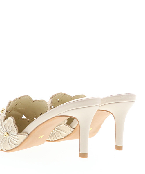 RANDA（ランダ）の「フラワーカッティングミュールパンプス（パンプス・レディース・ブラック/イエロー/クリーム・LL/S/M/L）」の7枚目の写真