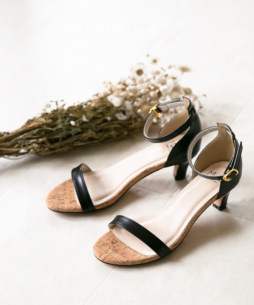 menue（メヌエ）の「5cmヒール すっきりシルエット サンダル（サンダル・レディース・イエロー/ホワイト/ベージュ/ダークブルー/グレイッシュベージュ/ブラック系その他2/マジェンタ/ブラック/ブラック系その他/ピンクベージュ/シルバー/ホワイト系その他/ブラック系その他3/ベージュ系その他/パイソン/ブラウン系その他/ブルーグレー/ラベンダー/その他/ライトグリーン・SS/S/3L/LL/M/L/XS）」の6枚目の写真