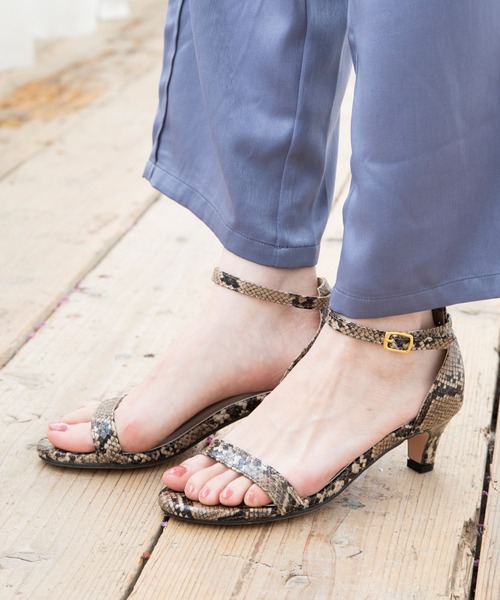 menue（メヌエ）の「5cmヒール すっきりシルエット サンダル（サンダル・レディース・イエロー/ホワイト/ベージュ/ダークブルー/グレイッシュベージュ/ブラック系その他2/マジェンタ/ブラック/ブラック系その他/ピンクベージュ/シルバー/ホワイト系その他/ブラック系その他3/ベージュ系その他/パイソン/ブラウン系その他/ブルーグレー/ラベンダー/その他/ライトグリーン・SS/S/3L/LL/M/L/XS）」の19枚目の写真