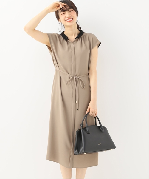 La TOTALITE（ラトータリテ）の「ラウンドバイカラーワンピース【手洗い可能】◆（ワンピース・レディース・ベージュ/ネイビー・FREE）」の4枚目の写真