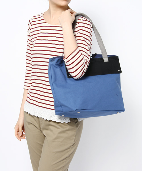 CAMPER(カンペール)の「CAMPER by MIKE ABELSON プレーントートM(トートバッグ・レディース・ブルー・FREE)」の2枚目の写真