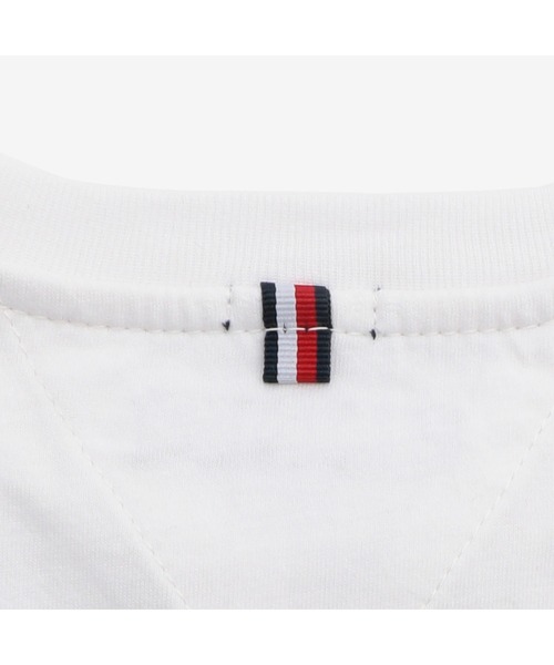 TOMMY HILFIGER（トミーヒルフィガー）の「【130～160cm/ジュニアサイズ】ワンポイントクルーネックコットンTシャツ（Tシャツ/カットソー・キッズ・ホワイト/ブラック/ネイビー/グレー/レッド/ブルー・130cm/140cm/150cm/160cm）」の13枚目の写真