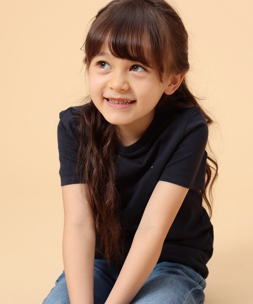 TOMMY HILFIGER（トミーヒルフィガー）の「【130～160cm/ジュニアサイズ】ワンポイントクルーネックコットンTシャツ（Tシャツ/カットソー・キッズ・ホワイト/ブラック/ネイビー/グレー/レッド/ブルー・130cm/140cm/150cm/160cm）」の21枚目の写真