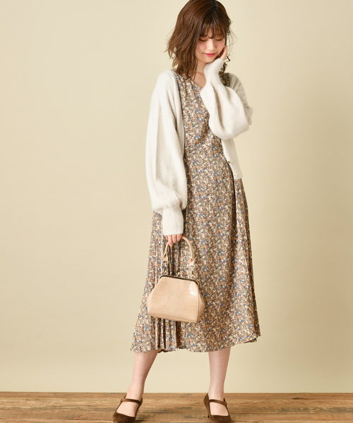 natural couture(ナチュラルクチュール)の「両サイドプリーツワンピース(ワンピース・レディース・ベージュ/ボルドー/モカ/ブラック系その他/ブラウン系その他/ベージュ系その他・FREE)」の5枚目の写真