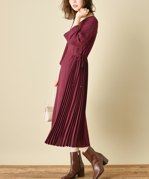 natural couture(ナチュラルクチュール)の「両サイドプリーツワンピース(ワンピース・レディース・ベージュ/ボルドー/モカ/ブラック系その他/ブラウン系その他/ベージュ系その他・FREE)」の6枚目の写真