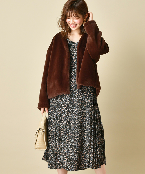 natural couture(ナチュラルクチュール)の「両サイドプリーツワンピース(ワンピース・レディース・ベージュ/ボルドー/モカ/ブラック系その他/ブラウン系その他/ベージュ系その他・FREE)」の7枚目の写真