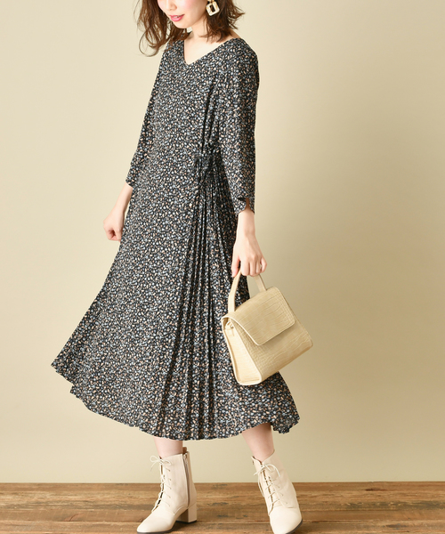 natural couture(ナチュラルクチュール)の「両サイドプリーツワンピース(ワンピース・レディース・ベージュ/ボルドー/モカ/ブラック系その他/ブラウン系その他/ベージュ系その他・FREE)」の8枚目の写真