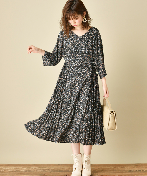 natural couture(ナチュラルクチュール)の「両サイドプリーツワンピース(ワンピース・レディース・ベージュ/ボルドー/モカ/ブラック系その他/ブラウン系その他/ベージュ系その他・FREE)」の9枚目の写真