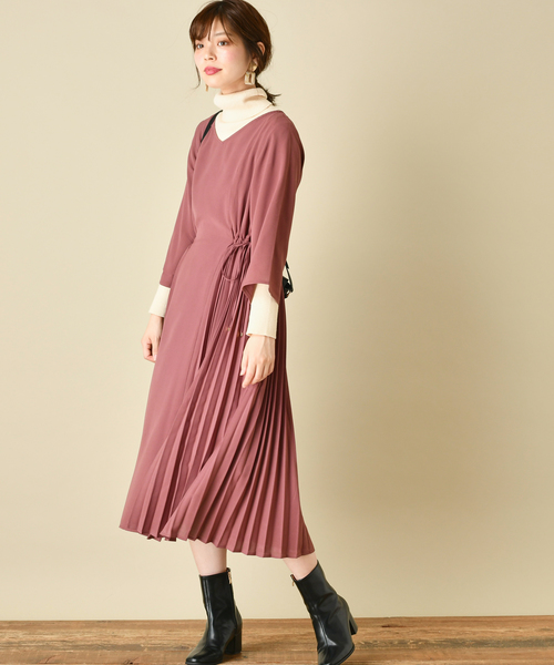 natural couture(ナチュラルクチュール)の「両サイドプリーツワンピース(ワンピース・レディース・ベージュ/ボルドー/モカ/ブラック系その他/ブラウン系その他/ベージュ系その他・FREE)」の14枚目の写真