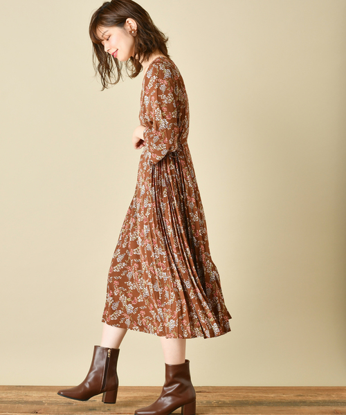 natural couture(ナチュラルクチュール)の「両サイドプリーツワンピース(ワンピース・レディース・ベージュ/ボルドー/モカ/ブラック系その他/ブラウン系その他/ベージュ系その他・FREE)」の18枚目の写真