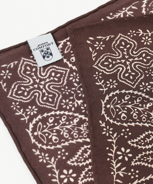 BEAMS F（ビームスエフ）の「JOHN COMFORT / 小紋柄 + リーフ チーフ（バンダナ/スカーフ・メンズ・ネイビー/ブラック/ブラウン/ワイン・ONE SIZE）」の7枚目の写真