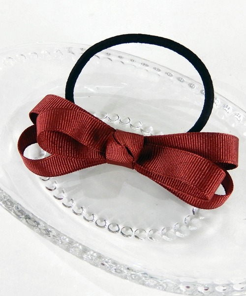 minia（ミニア）の「グログランリボンの3連結びポニー　[ minia ]（ヘアゴム・レディース・レッド/ブラック/ベージュ・FREE）」の8枚目の写真