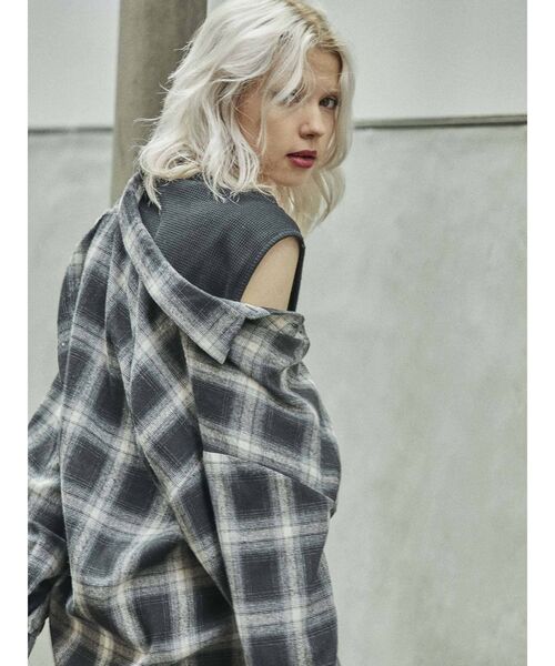 jouetie（ジュエティ）の「アシメレイヤードシャツ（シャツ/ブラウス・レディース・ブラック/ブラウン/レッド/ブルー・MEDIUM）」の7枚目の写真