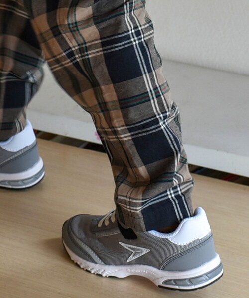 瞬足（シュンソク）の「【coen キッズ/ジュニア】2020FW新作・別注瞬足（シュンソク）Hi-STANDARD（ハイスタンダード）ダブルインソールスニーカー（スニーカー・キッズ・グレー/ブラック・21cm/20cm/22cm/23cm/18cm/19cm）」の4枚目の写真