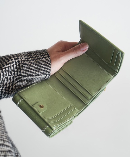 CHARLES & KEITH◇Stitch Trim 折りたたみ財布◇台湾発送/送料込 CHARLES & KEITH(チャールズ & キース)の「ステッチトリム