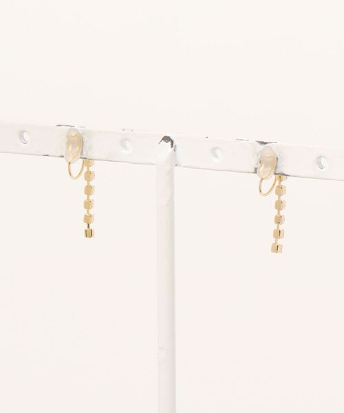 rapiecage（ラピエサージュ）の「ラインストーンスイングイヤリング（イヤリング・レディース・ゴールド・FREE）」の2枚目の写真