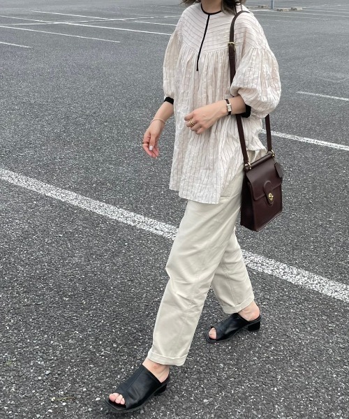 Liyoca（リヨカ）の「【Liyoca】シャーリングストライプシアーブラウス-ウォッシャブル-（シャツ/ブラウス・レディース・ベージュ/オフホワイト・FREE）」の13枚目の写真