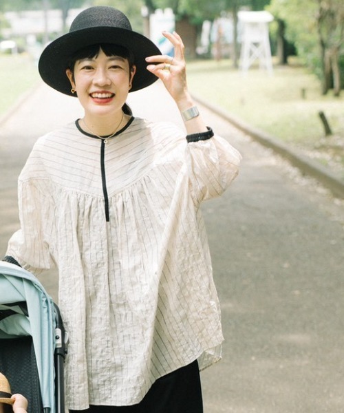 Liyoca（リヨカ）の「【Liyoca】シャーリングストライプシアーブラウス-ウォッシャブル-（シャツ/ブラウス・レディース・ベージュ/オフホワイト・FREE）」の19枚目の写真