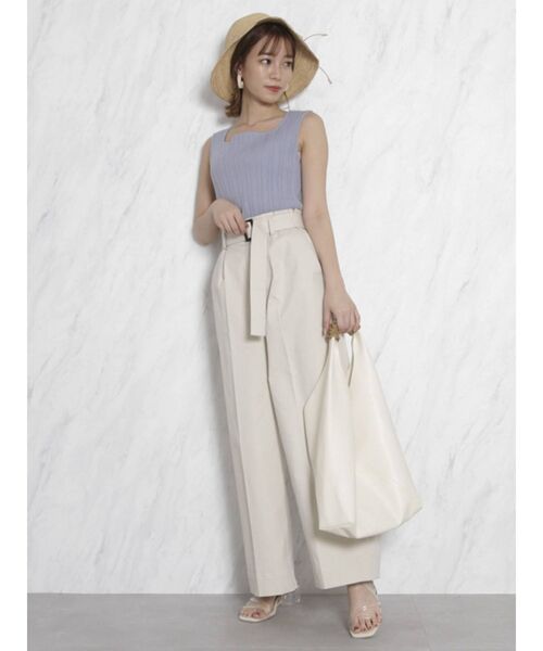 dazzlin（ダズリン）の「ハイウエストタックワイドパンツ（その他パンツ・レディース・ブラウン/オフホワイト/アイボリー・SMALL/MEDIUM）」の4枚目の写真