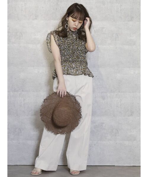 dazzlin（ダズリン）の「ハイウエストタックワイドパンツ（その他パンツ・レディース・ブラウン/オフホワイト/アイボリー・SMALL/MEDIUM）」の10枚目の写真