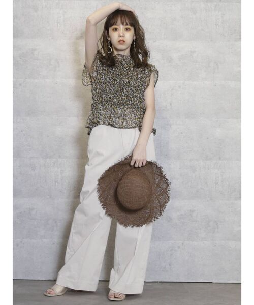 dazzlin（ダズリン）の「ハイウエストタックワイドパンツ（その他パンツ・レディース・ブラウン/オフホワイト/アイボリー・SMALL/MEDIUM）」の15枚目の写真