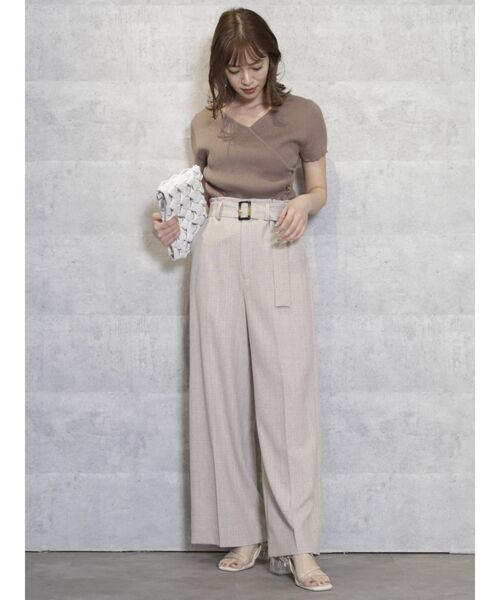 dazzlin（ダズリン）の「ハイウエストタックワイドパンツ（その他パンツ・レディース・ブラウン/オフホワイト/アイボリー・SMALL/MEDIUM）」の18枚目の写真