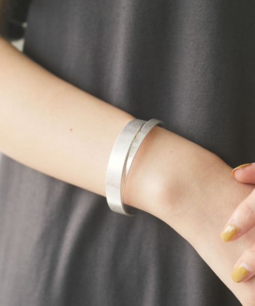 CRAFT STANDARD BOUTIQUE(クラフトスタンダードブティック)の「シンプルメタル2連バングル *(ブレスレット・レディース・シルバー/ゴールド・FREE)」の1枚目の写真