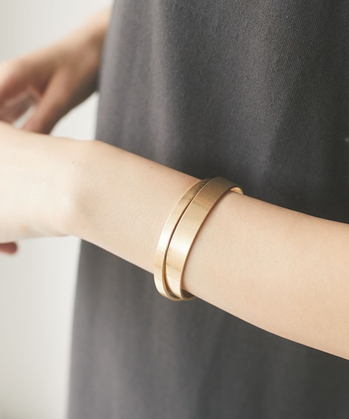 CRAFT STANDARD BOUTIQUE(クラフトスタンダードブティック)の「シンプルメタル2連バングル *(ブレスレット・レディース・シルバー/ゴールド・FREE)」の2枚目の写真
