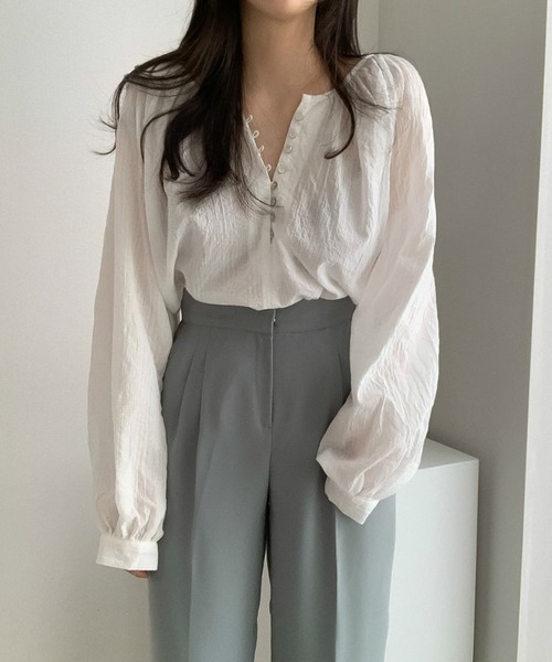 Girly Doll(ガーリードール)の「ボタンデザインエアリーブラウス(シャツ/ブラウス・レディース・ホワイト/ブラック/ブルー/グレー/ピンク・FREE)」の8枚目の写真