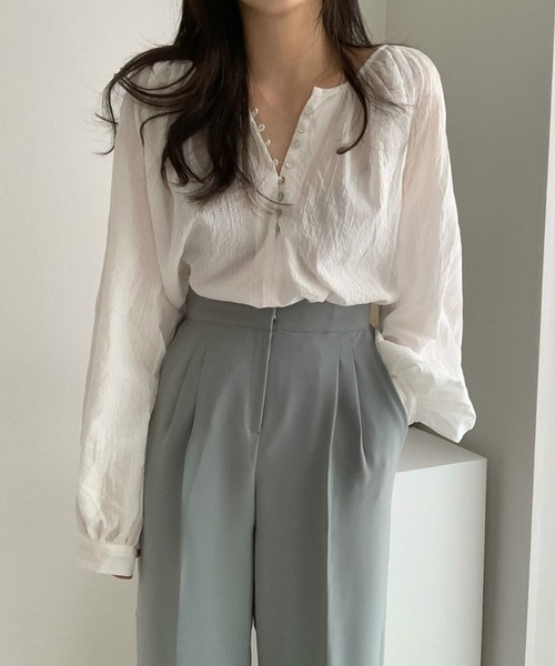 Girly Doll(ガーリードール)の「ボタンデザインエアリーブラウス(シャツ/ブラウス・レディース・ホワイト/ブラック/ブルー/グレー/ピンク・FREE)」の10枚目の写真