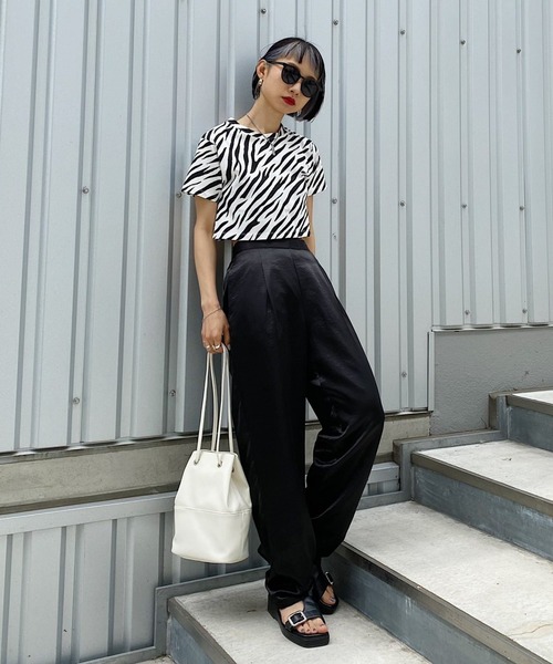 PAGEBOY（ページボーイ）の「WEB限定アイテム / ショートTシャツ（Tシャツ/カットソー・レディース・ブラック/レッド/オフホワイト/ブルー/ゼブラ/ネイビー/グリーン・FREE）」の8枚目の写真