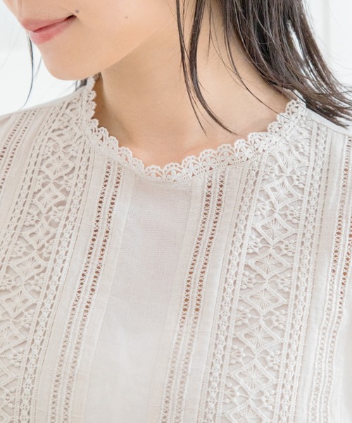 Mysa&Liina（ミーサリーナ）の「レース切替ピンタックブラウス（シャツ/ブラウス・レディース・カーキ/ブルー/ラベンダー/キナリ・M/L）」の5枚目の写真