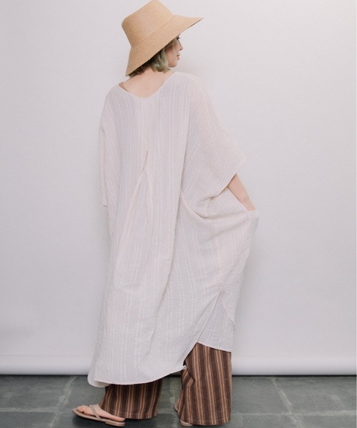 refinedworks（リファインドワークス）の「ドビー前開きカフタンOP（カーディガン/ボレロ・レディース・チャコールグレー/ベージュ・FREE）」の10枚目の写真