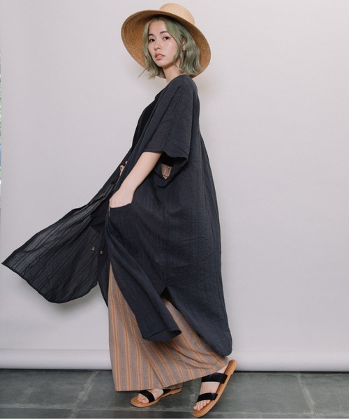 refinedworks（リファインドワークス）の「ドビー前開きカフタンOP（カーディガン/ボレロ・レディース・チャコールグレー/ベージュ・FREE）」の15枚目の写真