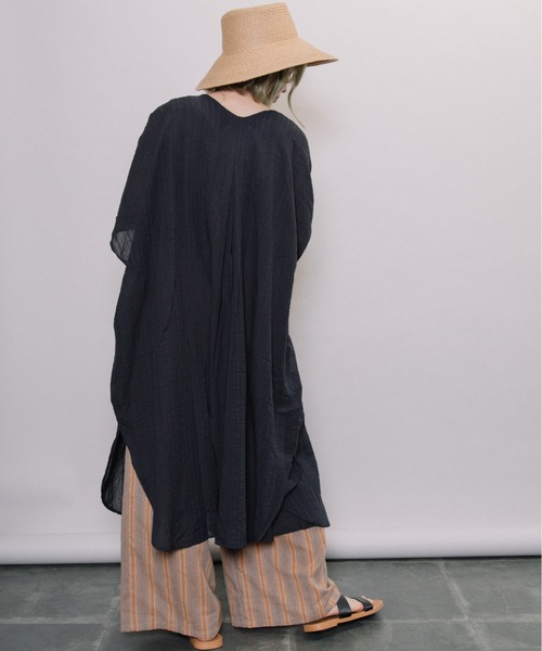 refinedworks（リファインドワークス）の「ドビー前開きカフタンOP（カーディガン/ボレロ・レディース・チャコールグレー/ベージュ・FREE）」の16枚目の写真