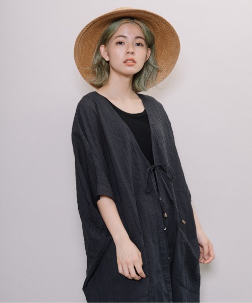 refinedworks（リファインドワークス）の「ドビー前開きカフタンOP（カーディガン/ボレロ・レディース・チャコールグレー/ベージュ・FREE）」の22枚目の写真