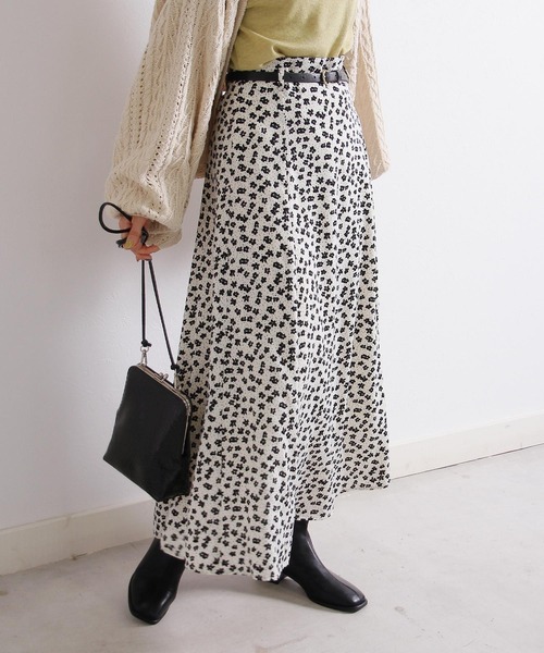 Crisp yours(クリスプユアーズ)の「【WEB限定】フロートフレアスカート(スカート・レディース・ホワイト/ブラック・FREE)」の1枚目の写真