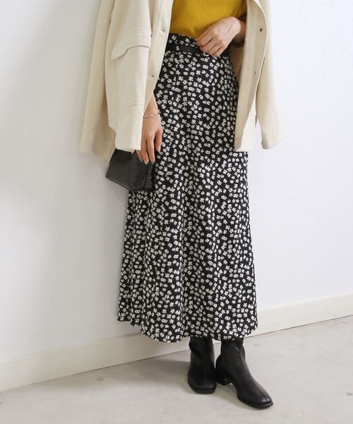 Crisp yours(クリスプユアーズ)の「【WEB限定】フロートフレアスカート(スカート・レディース・ホワイト/ブラック・FREE)」の2枚目の写真