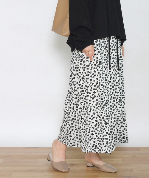 Crisp yours(クリスプユアーズ)の「【WEB限定】フロートフレアスカート(スカート・レディース・ホワイト/ブラック・FREE)」の12枚目の写真