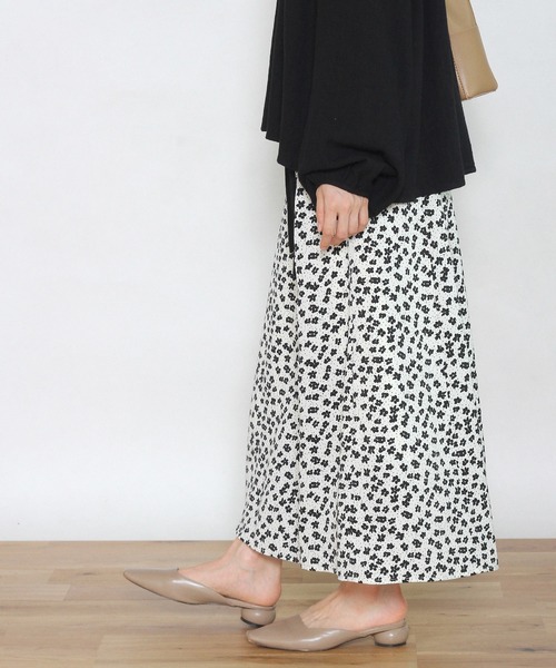 Crisp yours(クリスプユアーズ)の「【WEB限定】フロートフレアスカート(スカート・レディース・ホワイト/ブラック・FREE)」の13枚目の写真