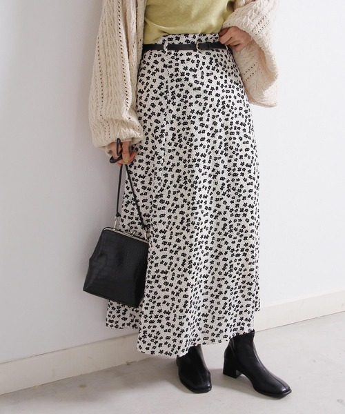 Crisp yours(クリスプユアーズ)の「【WEB限定】フロートフレアスカート(スカート・レディース・ホワイト/ブラック・FREE)」の4枚目の写真