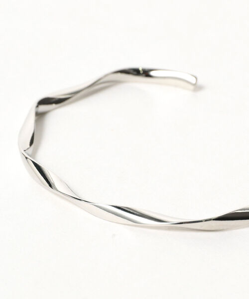B:MING by BEAMS（ビーミングバイビームス）の「B:MING by BEAMS / ウェーブ ブレス（バングル/リストバンド・レディース・シルバー/ゴールド・ONE SIZE）」の4枚目の写真