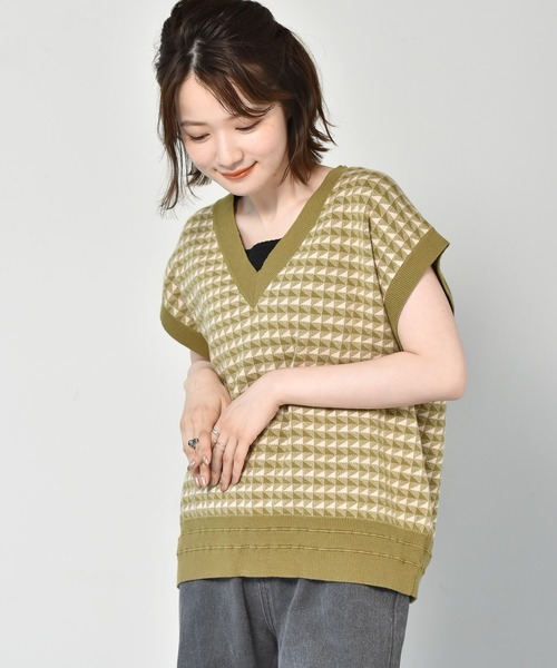 RETRO GIRL（レトロガール）の「柄ジャガードニットベスト（ベスト・レディース・ブラック/オレンジ/グリーン・FREE）」の3枚目の写真