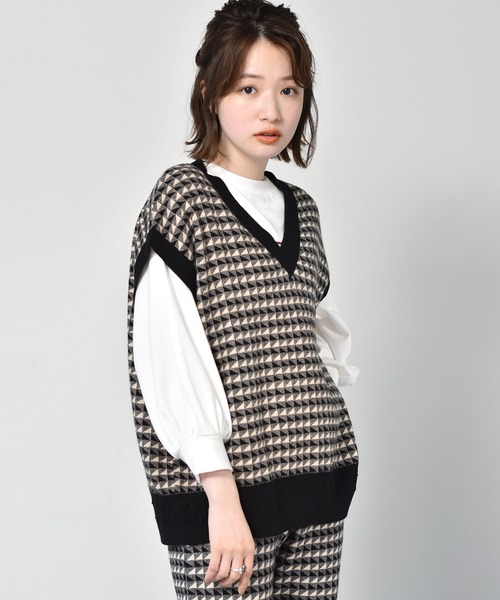 RETRO GIRL（レトロガール）の「柄ジャガードニットベスト（ベスト・レディース・ブラック/オレンジ/グリーン・FREE）」の2枚目の写真