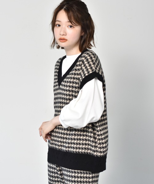 RETRO GIRL（レトロガール）の「柄ジャガードニットベスト（ベスト・レディース・ブラック/オレンジ/グリーン・FREE）」の7枚目の写真